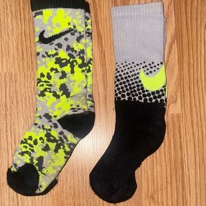 nNWOT- NIKE SOCKS CUSHION CREW 2- PACK GREY/WHITE/BLACK KIDS & CAMO